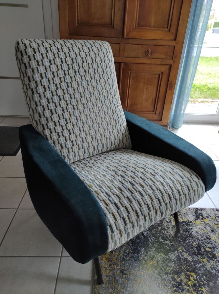 Fauteuil année 70, réfection de fauteuil, cours de réfection de fauteuil, cours de tapisserie d'ameublement,  atelier réfection de fauteuil, rénovation siège, rénovation fauteuil, DIY