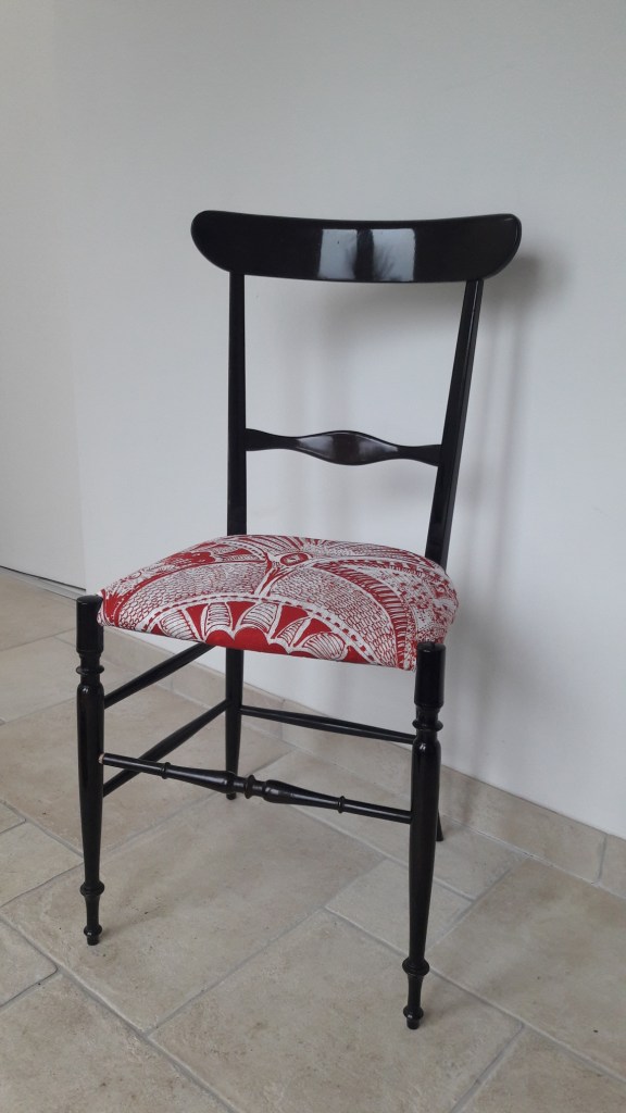 Chaise style Napoléon III, réfection de fauteuil, cours de réfection de fauteuil, cours de tapisserie d'ameublement,  atelier réfection de fauteuil, rénovation siège, rénovation fauteuil, DIY