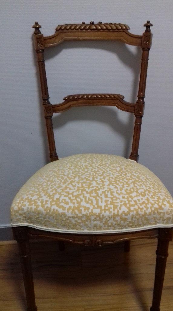 réfection de fauteuil, cours de réfection de fauteuil, cours de tapisserie d'ameublement,  atelier réfection de fauteuil, rénovation siège, rénovation fauteuil, DIY