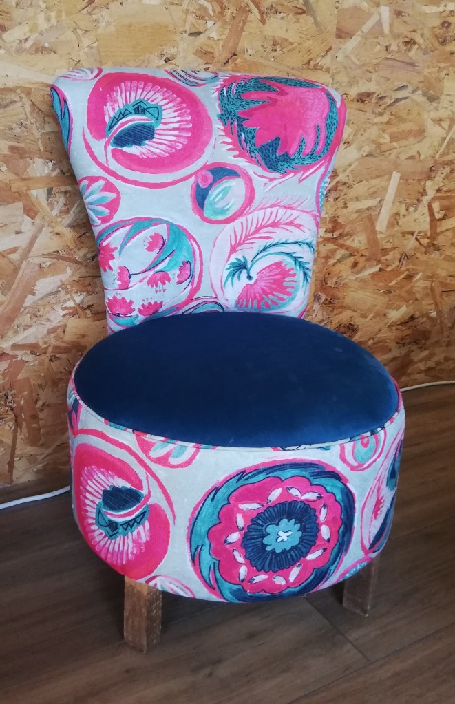 Chauffeuse, réfection de fauteuil, cours de réfection de fauteuil, cours de tapisserie d'ameublement, atelier réfection de fauteuil, rénovation siège, rénovation fauteuil, DIY 