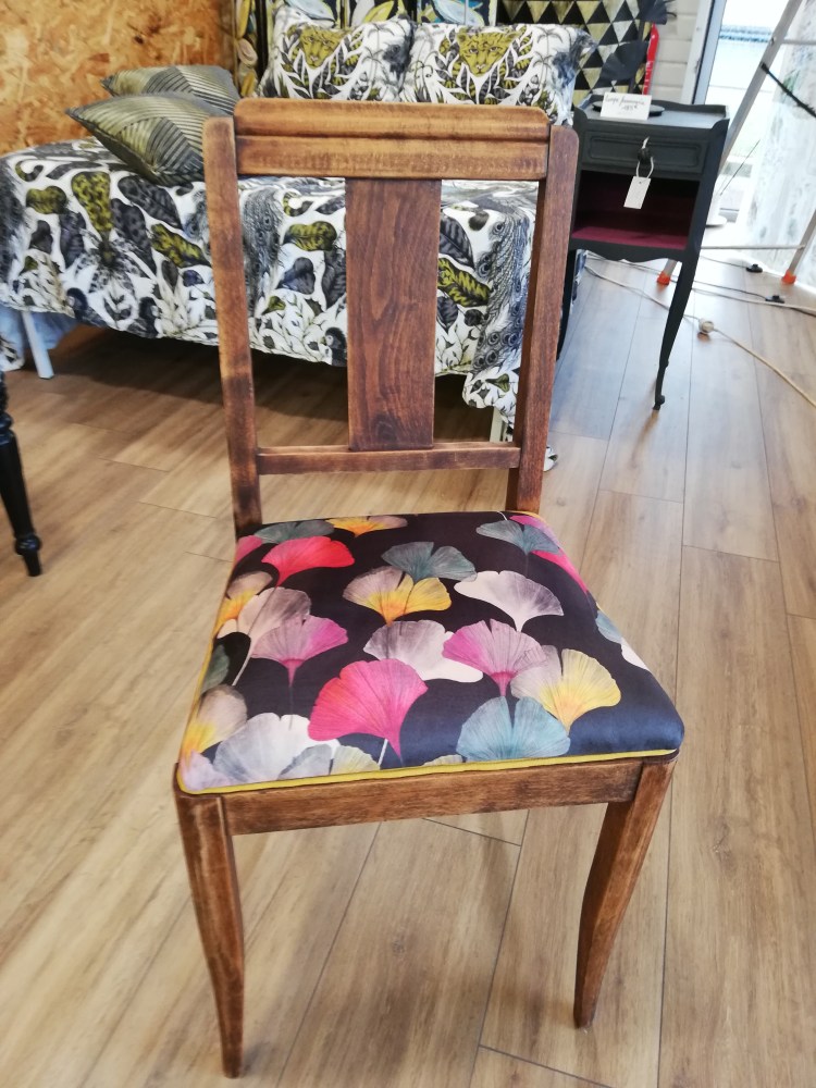 Chaise années 30, réfection de fauteuil, cours de réfection de fauteuil, cours de tapisserie d'ameublement,  atelier réfection de fauteuil, rénovation siège, rénovation fauteuil, DIY
