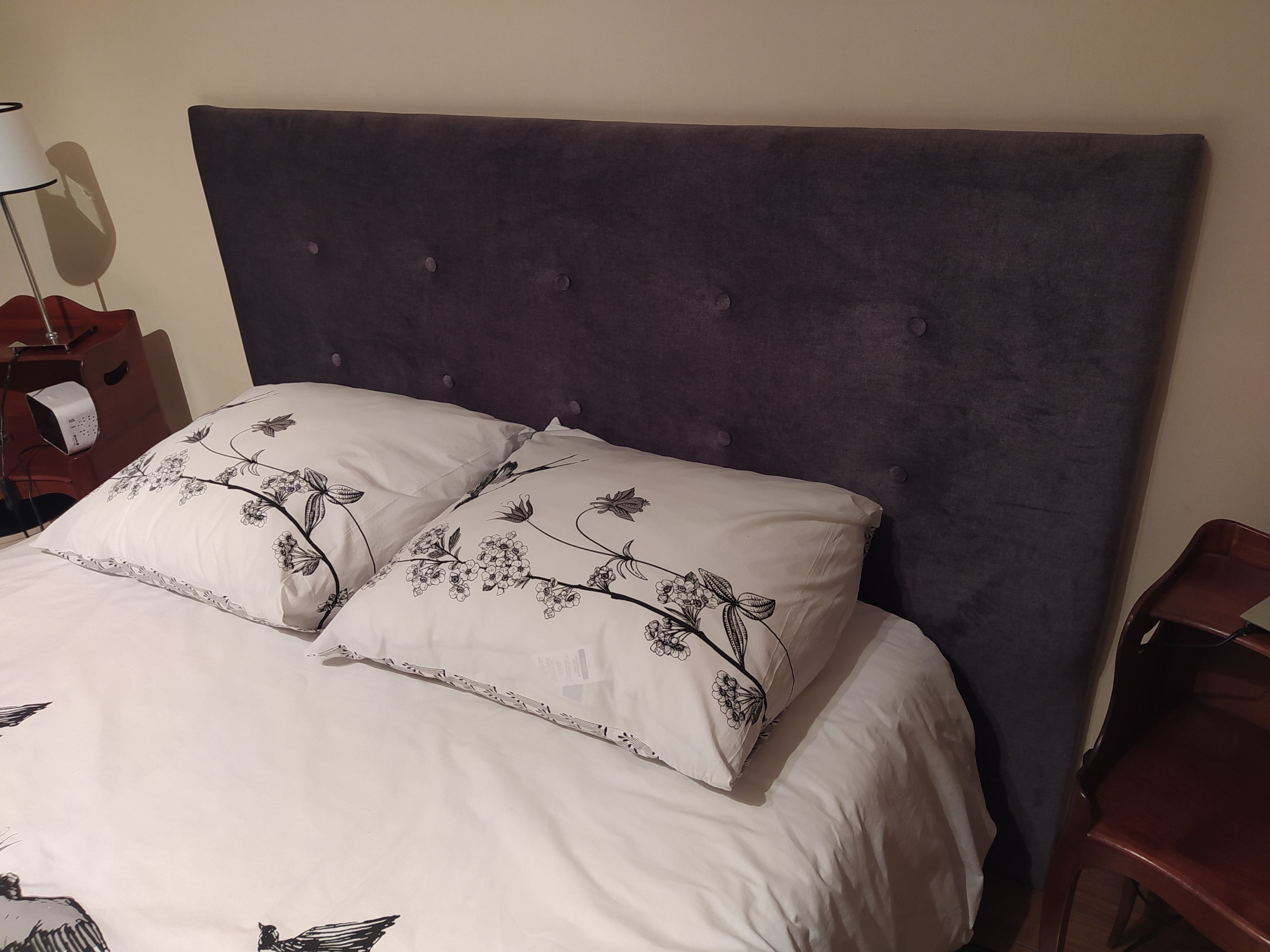 tête de lit capitonnée, réfection de fauteuil, cours de réfection de fauteuil, cours de tapisserie d'ameublement, rénovation tête de lit, rénovation fauteuil, rénovation siège, DIY