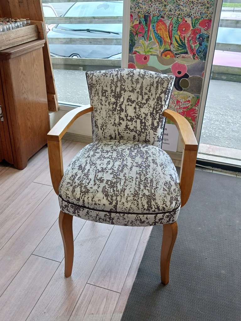 Fauteuil bridge, réfection de fauteuil, cours de réfection de fauteuil, cours de tapisserie d'ameublement,  atelier réfection de fauteuil, rénovation siège, rénovation fauteuil, DIY