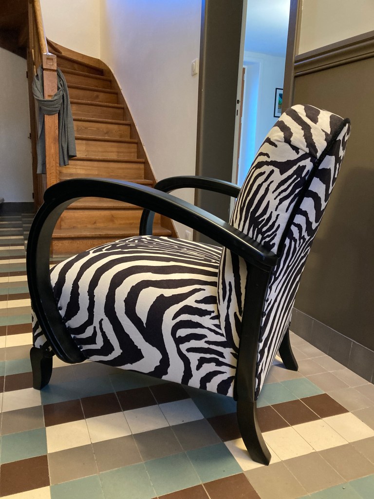 Fauteuil art déco, réfection de fauteuil, cours de réfection de fauteuil, cours de tapisserie d'ameublement,  atelier réfection de fauteuil, rénovation siège, rénovation fauteuil, DIY