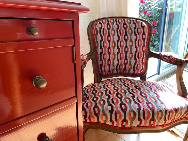 Fauteuil cabriolet Louis XV, réfection de fauteuil, cours de réfection de fauteuil, cours de tapisserie d'ameublement,  atelier réfection de fauteuil, rénovation siège, rénovation fauteuil, DIY