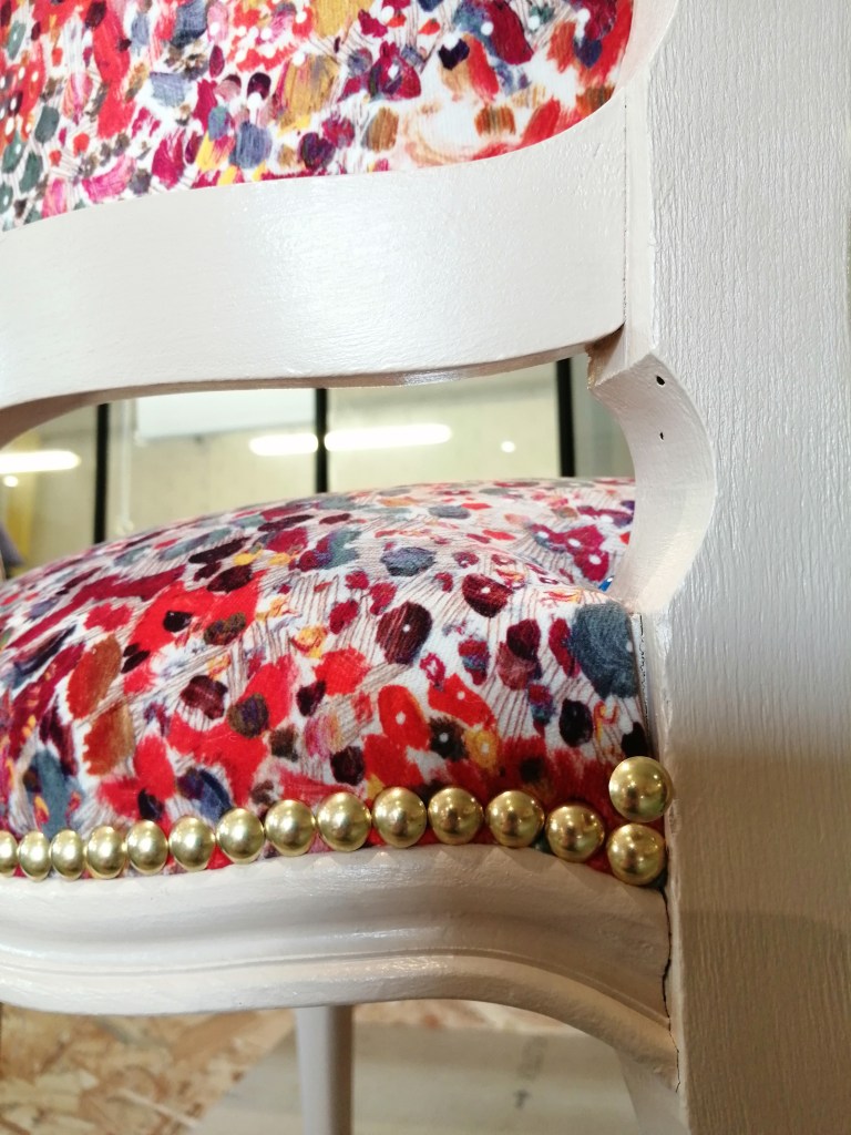 upholstery, clous décoratifs, clous tapissier, clous laiton, clous dorés.