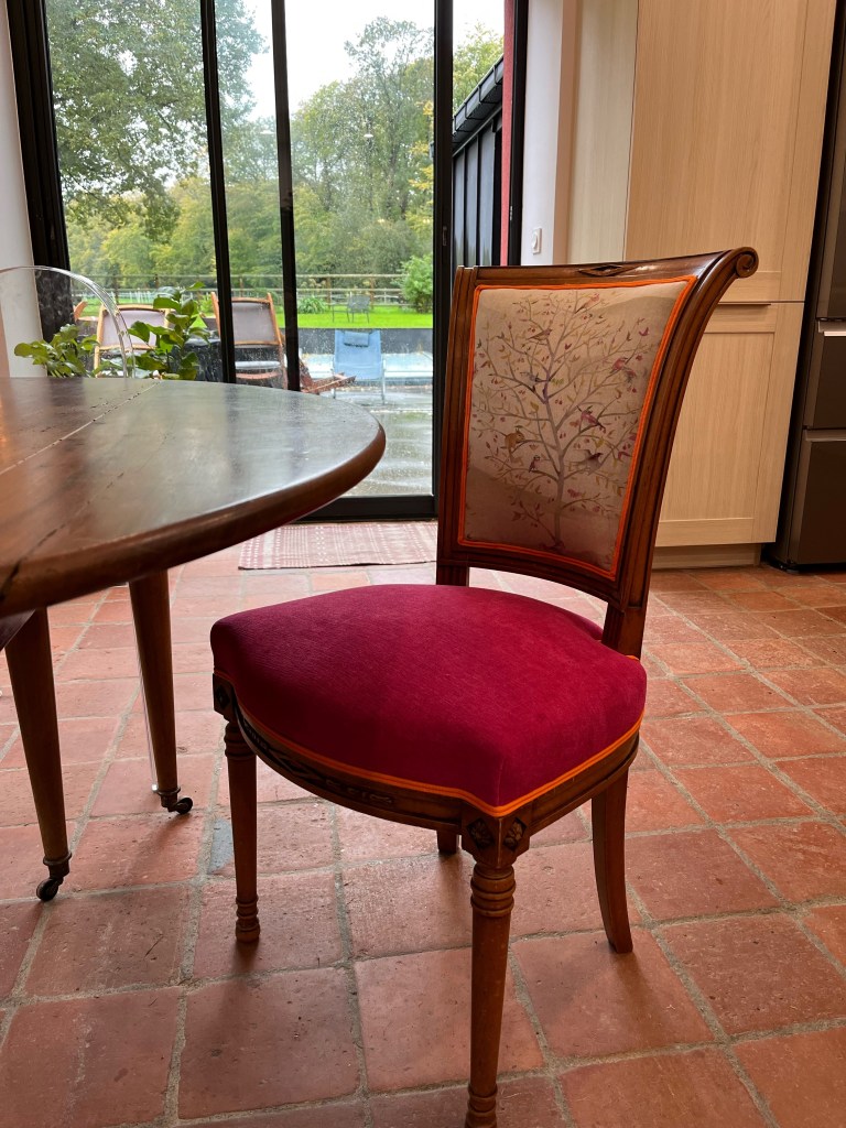 Chaise directoire, réfection de fauteuil, cours de réfection de fauteuil, cours de tapisserie d'ameublement,  atelier réfection de fauteuil, rénovation siège, rénovation fauteuil, DIY