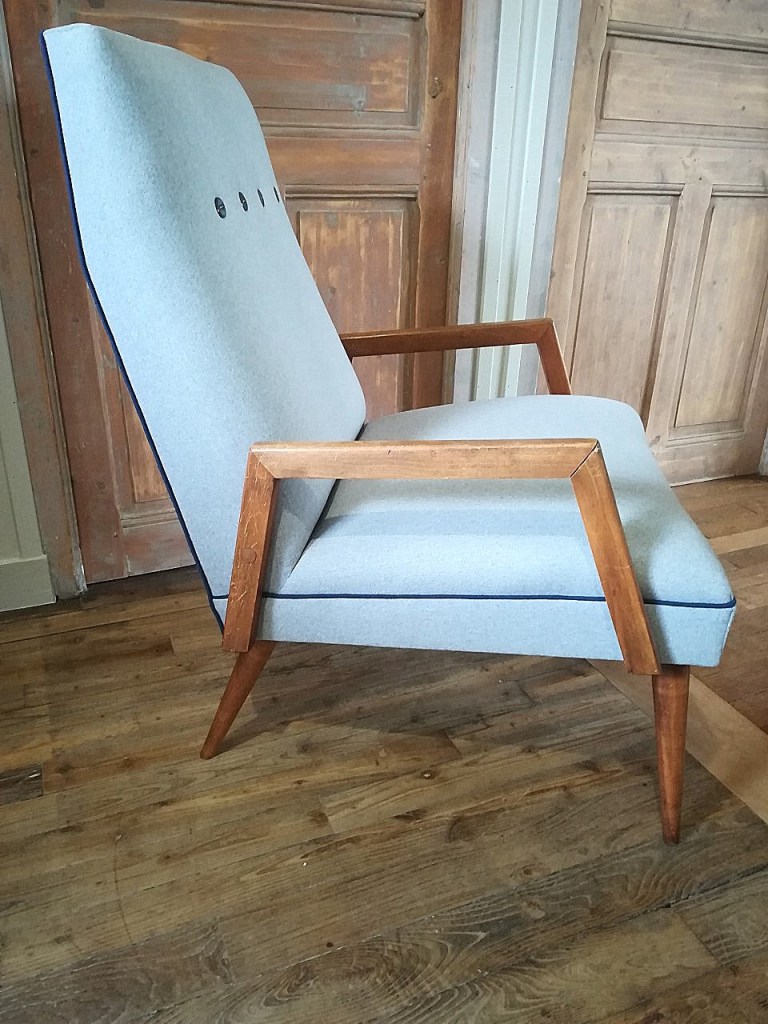 Fauteuil scandinave, réfection de fauteuil, cours de réfection de fauteuil, cours de tapisserie d'ameublement, atelier réfection de fauteuil, refection siège, rénovation de fauteuil