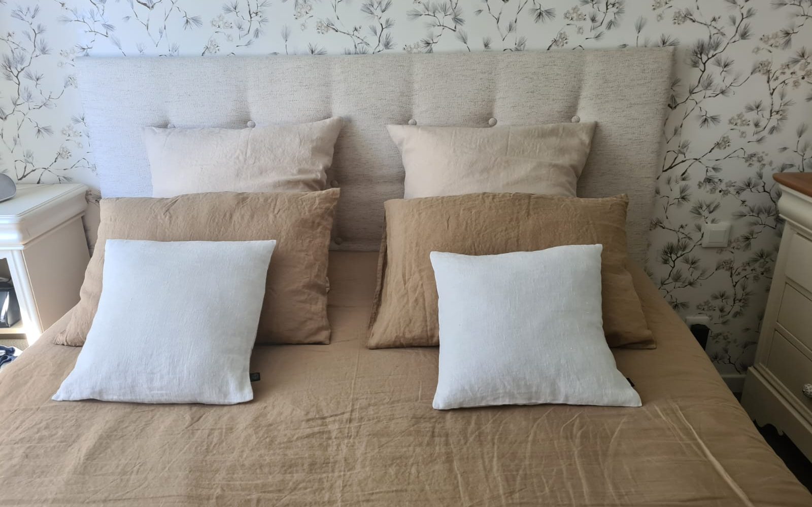 Tête de lit capitonnée, réfection de fauteuil, cours de réfection de fauteuil, cours de tapisserie d'ameublement, atelier réfection de fauteuil, rénovation siège, rénovation fauteuil, rénovation tête de lit, DIY