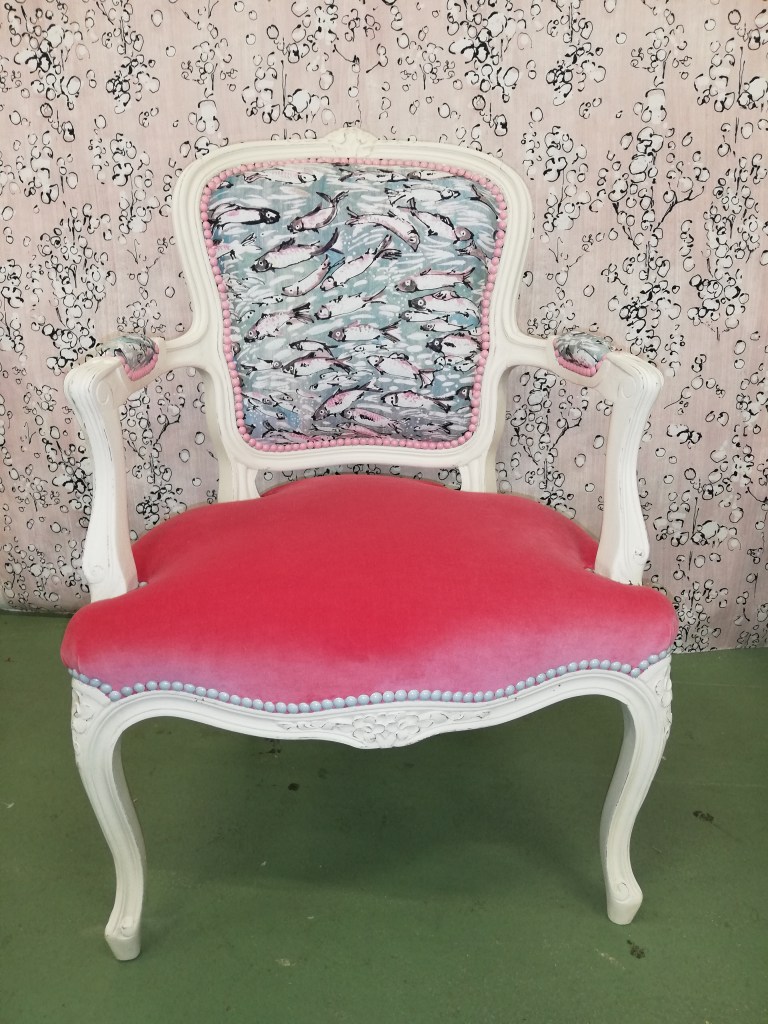 Fauteuil cabriolet Louis XV, réfection de fauteuil, cours de réfection de fauteuil, cours de tapisserie d'ameublement,  atelier réfection de fauteuil, rénovation siège, rénovation fauteuil, DIY