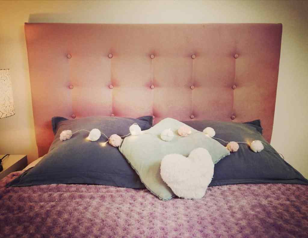 tete de lit capitonnée, réfection de fauteuil, cours de réfection de fauteuil, cours de tapisserie d'ameublement, atelier réfection de fauteuil, rénovation de fauteuil, rénovation de siège, rénovation tête de lit, DIY