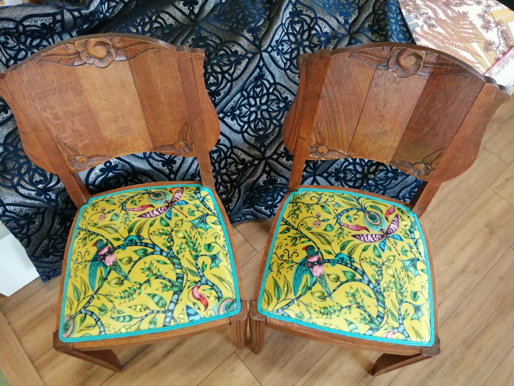 Galettes de chaises, réfection de fauteuil, cours de réfection de fauteuil, cours de tapisserie d'ameublement,  atelier réfection de fauteuil, rénovation siège, rénovation fauteuil, DIY