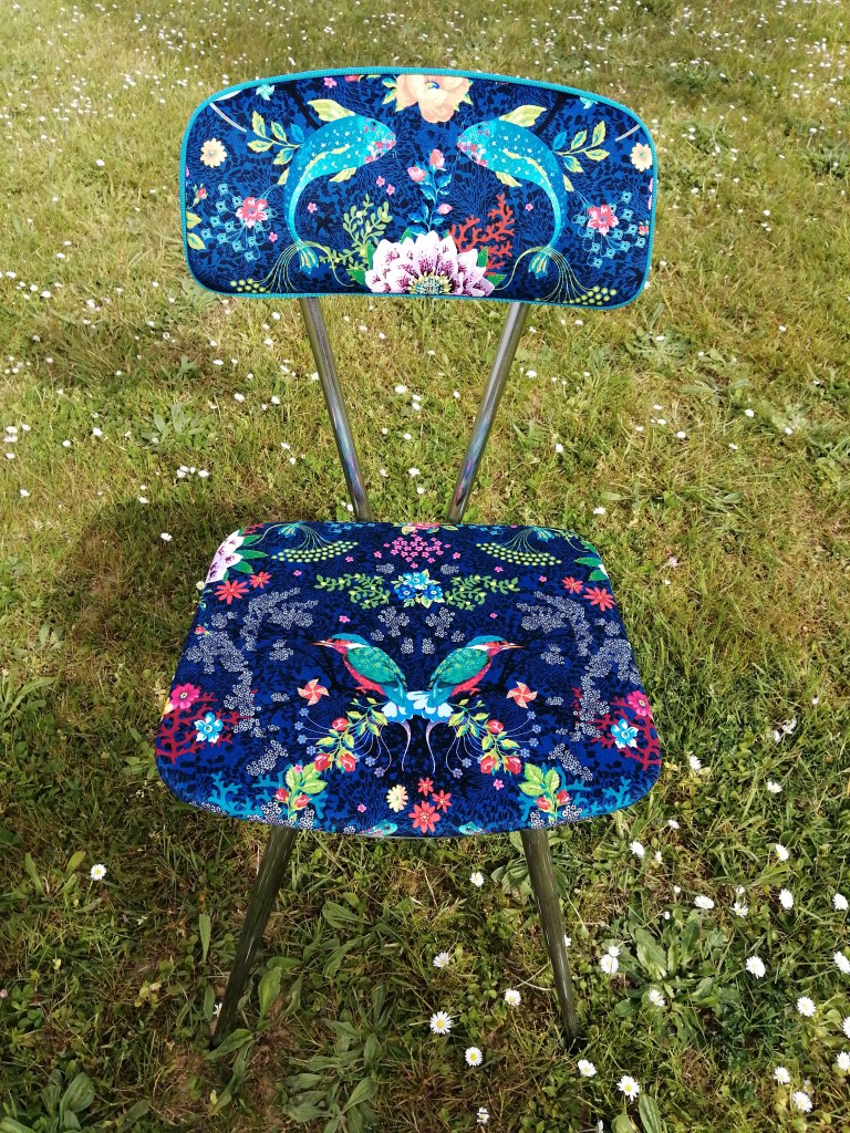 Chaise année 50, réfection de fauteuil, cours de réfection de fauteuil, cours de tapisserie d'ameublement,  atelier réfection de fauteuil, rénovation siège, rénovation fauteuil, DIY