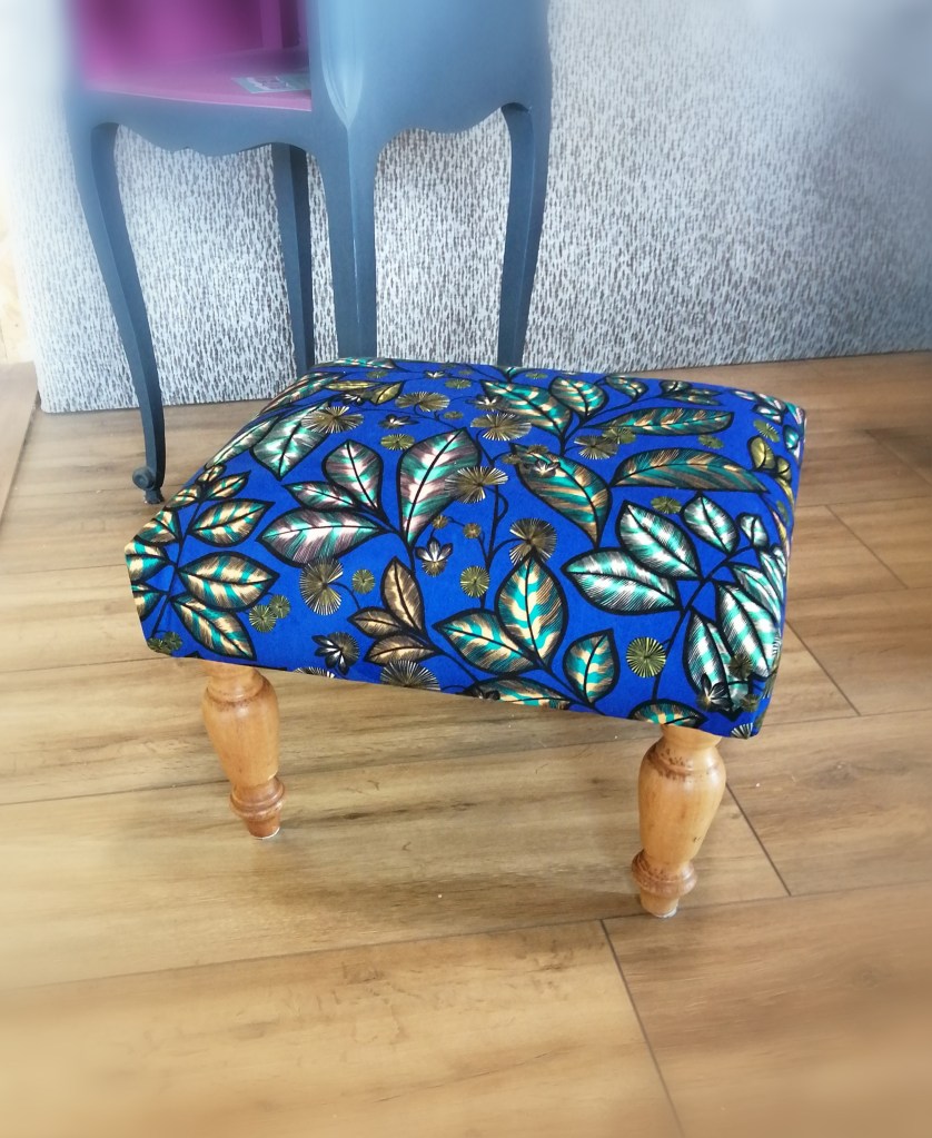 Repose pieds, réfection de fauteuil, cours de réfection de fauteuil, cours de tapisserie d'ameublement