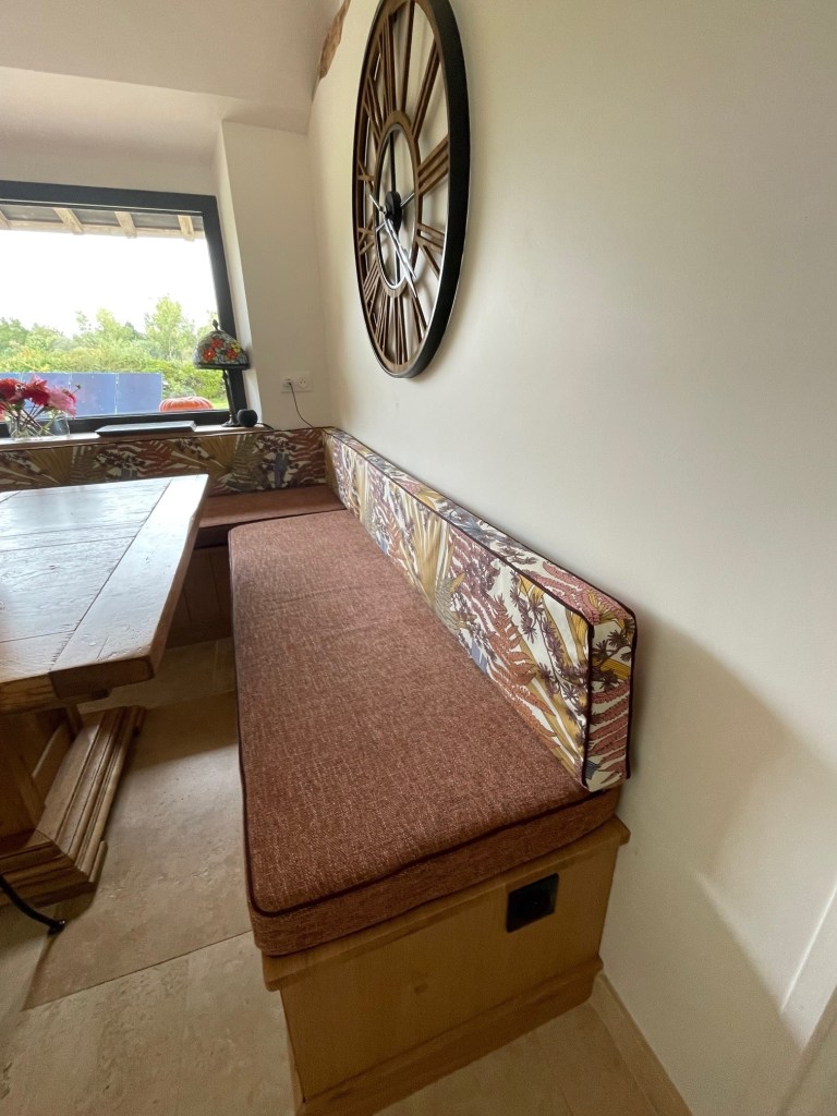 Couture, couture ameublement, couture décor, coussin avec passepoil, banquette, banquette de cuisine, banquette avec passepoil, DIY, couture maison, cours de couture